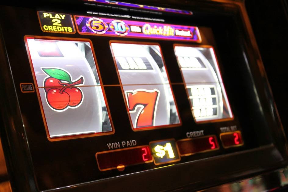 How to Play Slot Machines at Boombet